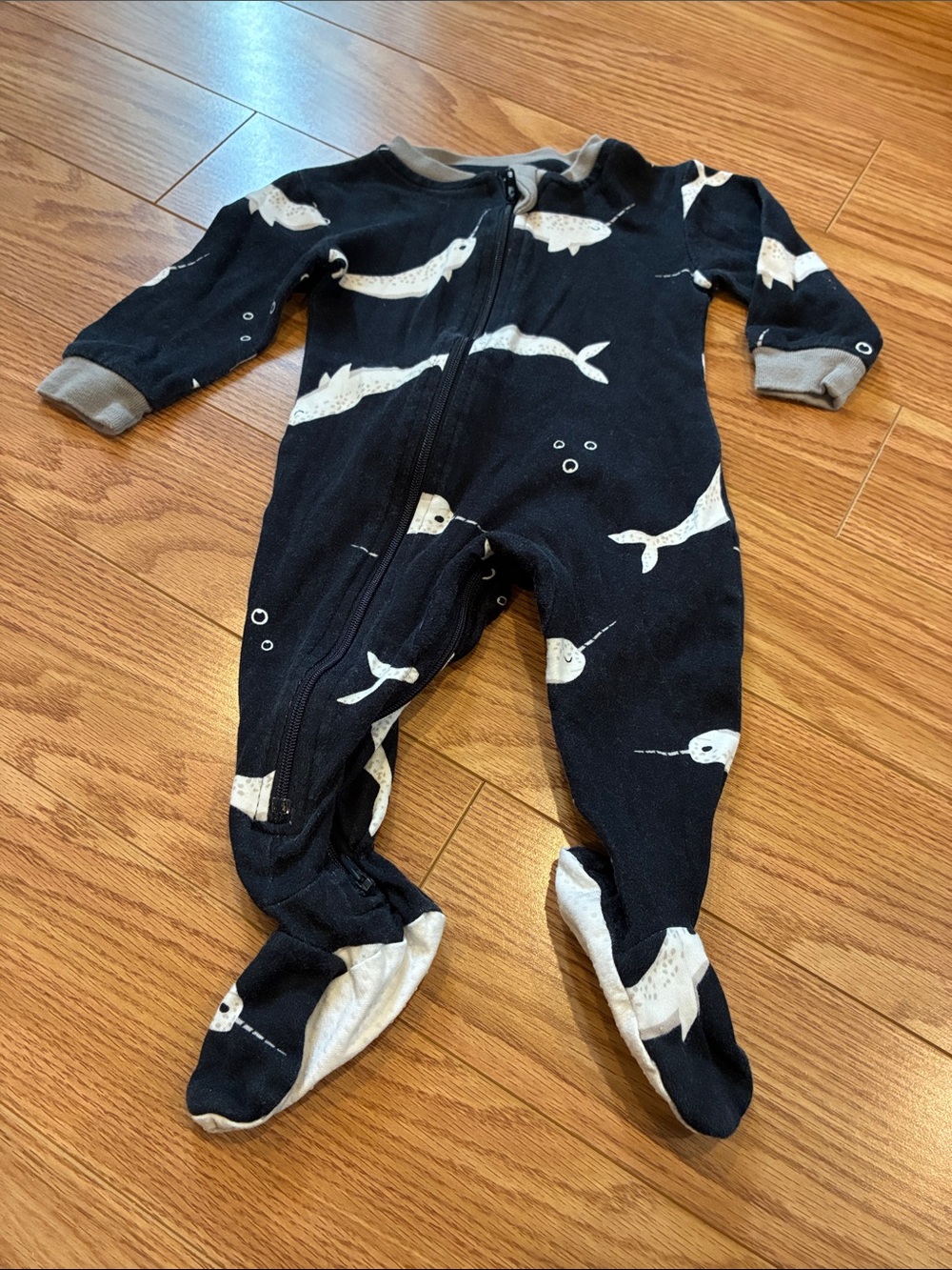 20/25$ 🧸 Black Narwhal Print Baby One-Piece Footed Pajamas